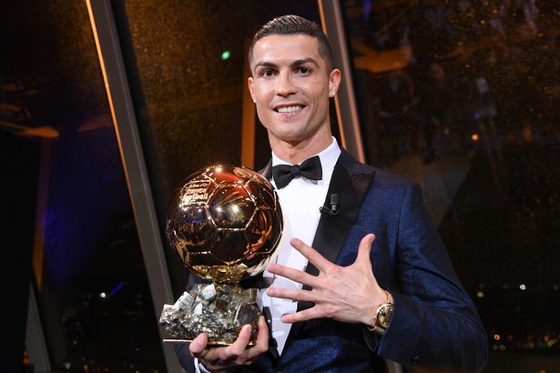 Ronaldo sell him 2013 Ballon d’Or €600,000 to raise money for charity