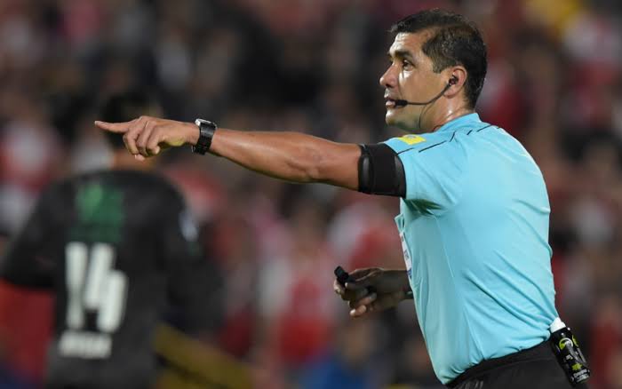 Referee wey play 42 minutes added time for Bolivia League don chop suspension